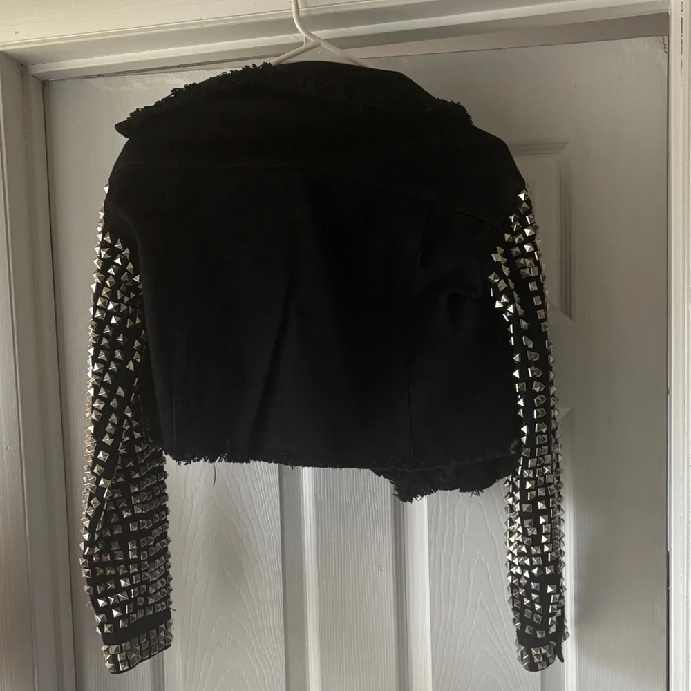 AKIRA Black Studded Cropped Shorts Set - Picture 5 of 5